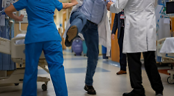 Aggressione all'ospedale di Foligno: prende a calci e pugni un medico e un'infermiera. Denunciato uomo di 60 anni