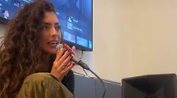 Laura Pausini in tour, i concerti a Roma li apre la giovane cantante folignate Guera: ecco il video in cui lo scopre