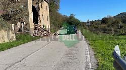 Casa crollata sulla statale 73: comincia la procedura di demolizione