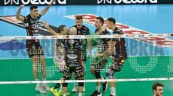 Perugia-Civitanova 3-2, la Sir rimonta due set alla Lube e vince al tie-break