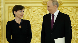 Chi è Cecilia Piccioni, l'ambasciatrice che ha incontrato Putin: età, carriera. Dalla Farnesina fino all'esperienza in Vietnam