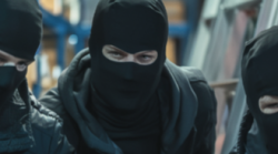 Assalto alla ditta orafa: strade bloccate con alberi e chiodi e cassaforte sfondata poi la fuga nella notte con il metallo prezioso