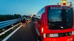 Orvieto, incidente stradale sull'A1: scontro tra auto e moto. Due feriti e lunghe code