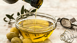 Abbigliamento e olio guidano l'export da record dell'Umbria: la Cina si affaccia alla maglieria del cuore verde