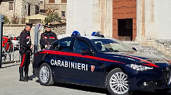 Furti, ricettazione e danneggiamenti: 17enne finisce in comunità. Aveva rubato anche il tablet di un controllore del treno 