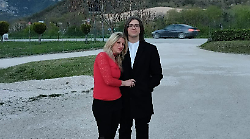 Riccardo Branchini, le ultime sul caso a un mese dalla scomparsa del 19enne: fiaccolata al Furlo. La madre: "E' massacrante"