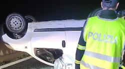 Orvieto, si ribaltano con un furgone carico di rame lungo l'autostrada A1 e scappano: non c'è traccia di chi era a bordo