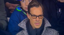 Cumberbatch a Como-Fiorentina, continua la parata di stelle allo stadio Sinigaglia: tutti i vip passati in tribuna