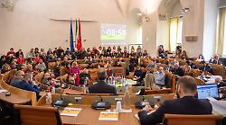 Violenza sulle donne, oltre 20 interventi nel consiglio comunale aperto. La sindaca di Perugia Ferdinandi: "Non può esserci nessun silenzio"