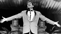 Domenico Modugno e l'idea rubata per la canzone Nel blu dipinto di blu. Franco Migliacci: "Ho iniziato a scriverla dopo un incubo"