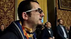 Crisi Beko, i dipendenti cantano l'inno d'Italia in consiglio comunale. Video