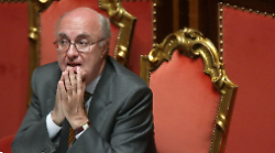 Giuliano Urbani, intervista shock: "Vivo in una Rsa aspettando di morire". Le rivelazioni su Berlusconi e le donne, il giudizio su Giorgia Meloni 