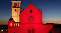 Assisi, la Basilica di San Francesco si illumina di rosso per promuovere la giornata del dono 