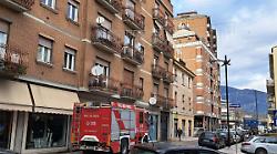 Terni, restano fuori casa senza chiave. Arrivano i vigili del fuoco in via Castello e li fanno rientrare