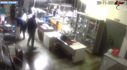 Due in carcere per i furti alle aziende orafe: sono accusati per gli assalti a Laterina e Tegoleto, sono cittadini rumeni