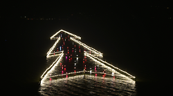 Castiglione del Lago, la magia dell'Albero di Natale sull'acqua incanta tutti 