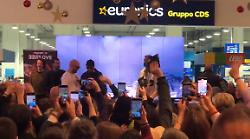 Negramaro, la band firma le copie del nuovo album Free Love al Quasar Village: il video dell'evento