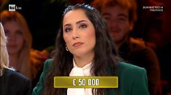 Affari tuoi, Chiara da Porano cambia un pacco da 200 mila euro e torna a casa a mani vuote: il racconto della partita