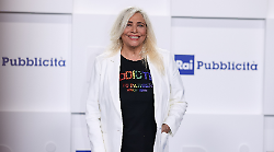 Domenica In oggi in tv 15 dicembre su Rai 1: da Siani e Pieraccioni a Ivana Spagna. In studio anche Federica Pellegrini  