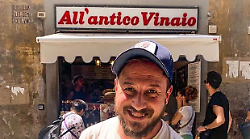 Chi è Tommaso Mazzanti, proprietario dell'Antico Vinaio, che a Natale regala un milione di euro ai dipendenti