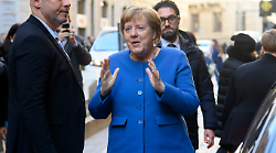 Angela Merkel da Fazio, dalla fobia per i cani allo sgarbo di Putin: "Ecco cosa mi regalò". Fino a quel malinteso con Trump