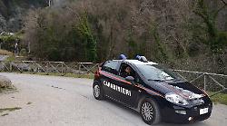 Stroncone, anziano finisce con l'auto in una scarpata e rischia di morire assiderato. I clienti di un ristorante danno l'allarme e i carabinieri lo salvano