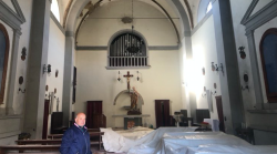 Chiesa chiusa da troppo tempo, parrocchiani raccolgono soldi con ciacce fritte: appello alla Curia per i lavori e si spera nel Giubileo