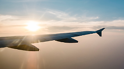 Voli a rischio per l&rsquo;estate, carenza di carburante e piani d&rsquo;emergenza per Ryanair e Lufthansa. Cosa sta succedendo