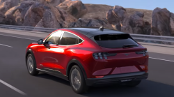 In Europa la guida a mani libere è già una realtà: ecco il sistema BlueCruise di Ford