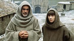 Il nome della rosa stasera in tv lunedì 23 dicembre su Rai 3: trama, cast, location e curiosità sul film con Sean Connery