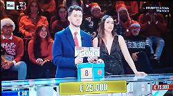 Affari Tuoi, Ambra di Foligno vince 25 mila euro nella puntata natalizia