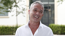 Pierluigi Diaco, chi è il conduttore di BellaFesta: gli inizi in tv, il coming out e l'unione civile con Alessio Orsingher