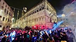 Capodanno 2025, cosa fare a Perugia: dj, musica e trampolieri alati in centro storico. Mercatini di Natale aperti fino a mezzanotte