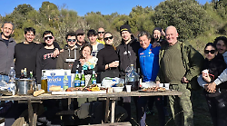 Il centauro Paolo Lucci riceve il saluto della sua gente e del sindaco e parte per la Dakar