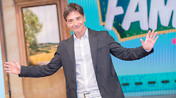 Paolo Fox, chi è e come ha fatto a diventare il guru dell'oroscopo: dalla tragedia dei genitori alla svolta grazie a Paolo Villaggio