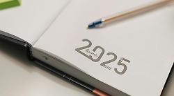 Ponti e festività del 2025, con 9 giorni di ferie si va in vacanza 32 giorni: le date da segnare sul calendario