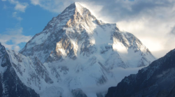 K2, le curiosità sulla montagna degli italiani: dal nome nato per errore alla prima scalata, fino al confronto con l'Everest