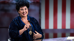 Marisa Laurito ospite di Francesca Fialdini a Da noi... a ruota libera, chi è: la carriera tra cinema, teatro e televisioni e tutti gli amori dell'attrice