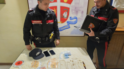Due anziani vedovi truffati da finti carabinieri, quelli veri bloccano trentenne con denaro e oro in auto