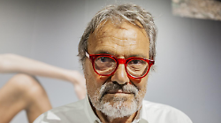 Morto Oliviero Toscani, aveva 82 anni. Il cordoglio dei frati del Sacro Convento di San Francesco di Assisi: "Addio a un grande artista"