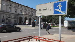 Furto con strappo a un'anziana nel sottopassaggio di Fontivegge: denunciato 64enne