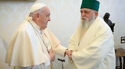 Papa Francesco caduto nella residenza di Santa Marta, la nota della Santa Sede: "Contusione all'avambraccio destro"