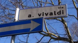 Ultimo saluto alla madre di 54 anni morta nella misteriosa caduta in casa