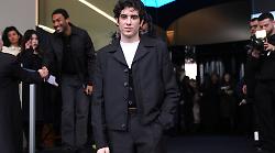 Nicolas Maupas ospite di Caterina Balivo a La volta buona, chi è: il bullismo subito, il successo con mare fuori e il ruolo nel Conte di Montecristo
