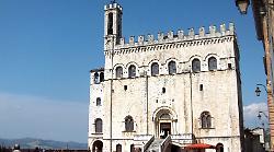 Gubbio, Madonna del melograno e Van Gogh: seimila visitatori a Palazzo dei Consoli