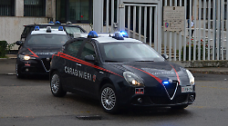 Gemelli aggrediti al bar a calci e pugni: cercavano di riportare la calma nel locale. Arrestato un 23enne 