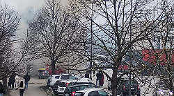Diverse auto in fiamme nella zona artigianale, vigili del fuoco sul posto