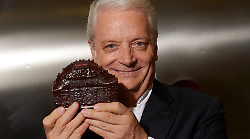 Il re della pasticceria italiana torna a Masterchef: la lunga carriera e i dolci più iconici di Iginio Massari 
