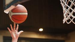 Arbitro aggredito negli spogliatoi alla fine della partita finisce in ospedale