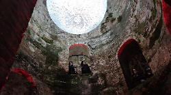 San Valentino, bacio da record per le coppie di innamorati a 54 metri di profondità nel pozzo di San Patrizio di Orvieto